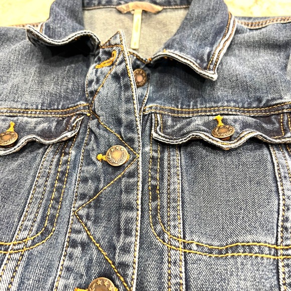 Free People Women's Denim Trucker‎ Jacket Jean Button Down Blue Size S - Picture 3 of 10